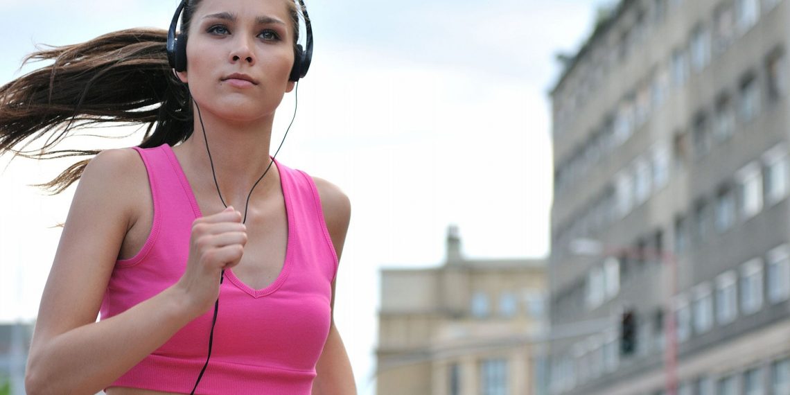 10 motive pentru care ar trebui sa faci exercitii intotdeauna cu muzica